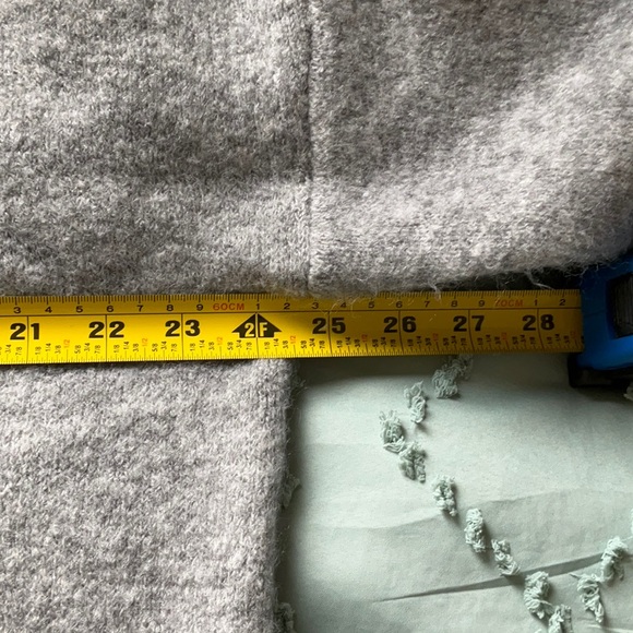 Gray cowl-neck sweater sz L - Picture 3 of 6